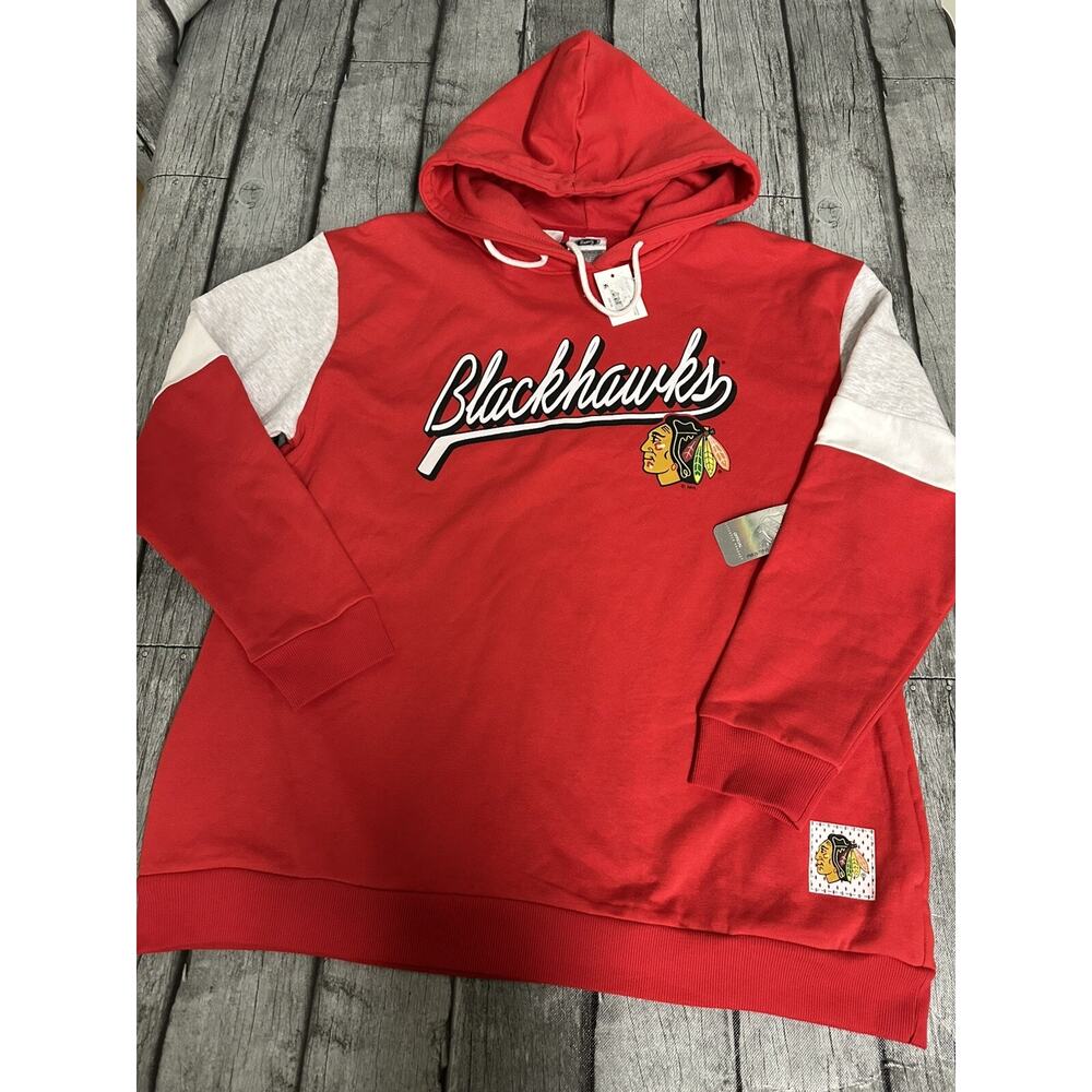 NWT Men’s NHL Chicago Blackhawks Hoodie Medium Red Sweatshirt Throwback Logo